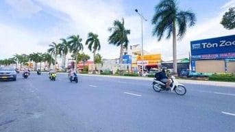 Nền Mặt Tiền 3/2 Tặng nhà trệt lầu 8 x 51 ,150 thổ  gần Trần hoang na