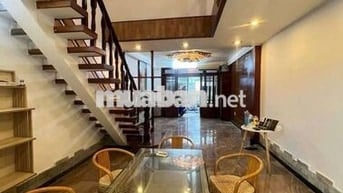 Nhà đẹp 3 PN Bạch Đằng giá chỉ 15tr