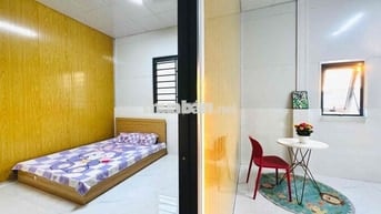 CĂN HỘ 2 PHÒNG FULL NT _ CÓ BAN CÔNG RỘNG _ FREE PHÍ XE