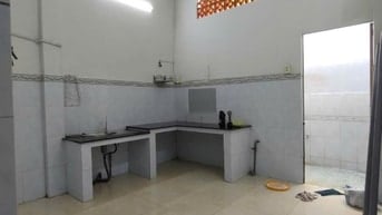 Nhà cho thuê gần chợ, trường học, hẻm thông Bùi Minh Trực, PTH