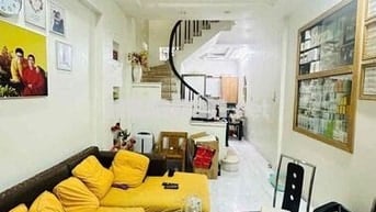 Bán Nhà Hoàng Quốc Việt 36m2 x 5Tầng, Ngõ BaGac, 50m Ra Phố