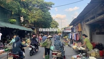 nhà kẹt tiền trả nợ nên cần bán miếng đất
