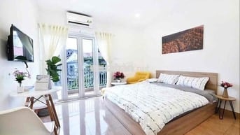 Căn Hộ Ban Công Sang Trọng Ngay Bờ Kè Trường Sa Q3