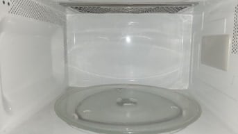 Cần bán xác 2 lò vi sóng , giá tổng chỉ  150k, Xe cơm dài 6m giá 5tr