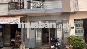 Nhà ở KDC, đường nhựa 5m cách cầu lớn hóc môn 4km