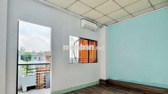 STUDIO BAN CÔNG MẶT TIỀN TẠ QUANG BỬU Q8_MỚI XÂY 100%