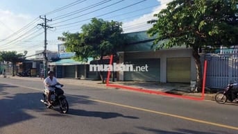 Cho thuê nhà mặt tiền đường Cách Mạng Tháng Tám gần chợ búng 300m2.