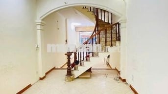 Cho thuê nhà mặt phố Thâm Tâm, phường Yên Hòa. Dt 50m2 x 4 tầng, Mt 4m