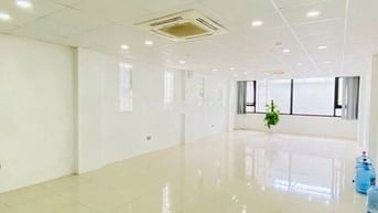 Cho thuê văn phòng tại phố Trần Điền 80m2 nhà mới 100% miễn phí để xe.