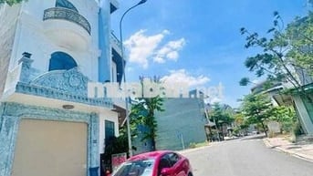 Bán nhà mặt tiền Phú Hồng Thịnh 8