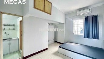 CHDV Cửa Sổ Trời Siêu Thoáng Ngay UEH Quận 10