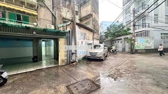 Nguyên căn Bình Thạnh vị trí đẹp - rộng to ( 5,8 x 20 ) trống suốt