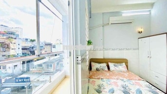CĂN HỘ FULL NỘI THẤT BAN CÔNG THOÁNG NGAY LÊ VĂN DUYỆT GIÁP QUẬN 1