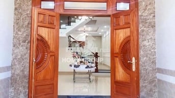 NHÀ NGUYÊN CĂN MẶT TIỀN ĐƯỜNG 2 LẦU 4PN SÂN ĐẬU OTO NGAY VẠN PHÚC HBP