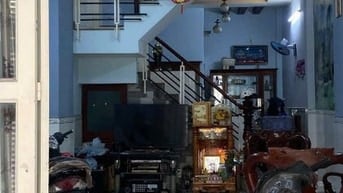 Cần bán căn nhà nhỏ hẻm ô tô 1 trệt 1 lầu sát chợ gần Aeon Tân Phú 