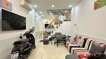 Giáp Q1, Hẻm Ô Tô, 44m2, 2 Lầu, 3Pn, Ngô Tất Tố, Q. Bình Thạnh