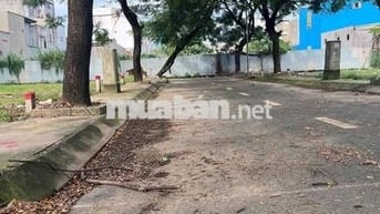 Cấn tiền bán gáp lô đất cho con di du học "
