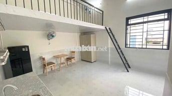 Phòng Lớn Cửa Sổ Mặt Tiền 35m2 Gác k Đụng Đầu full nội thất