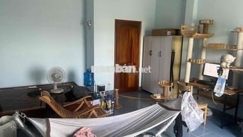 Phòng trong nnc 30m2 đường A3, có ban công cửa sổ thoáng mát