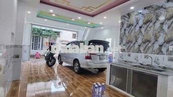 Nhà mặt tiền để xe trong nhà được