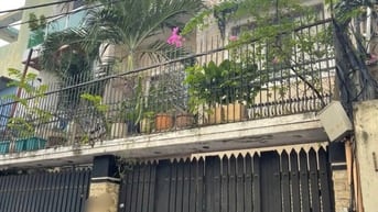 Bán Biệt Thự HXH Bạch Đằng gần Ngã 4 Hàng Xanh. 6.8x17m 3L Vị Trí đẹp.