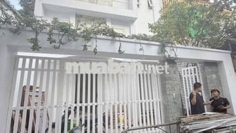 Biệt thự sân vườn tại Nguyễn Văn Cừ - MT khủng 7.6m - Giá đầu tư