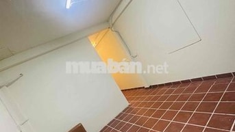 Phòng thuê giá rẻ, mặt tiền đường xe buýt đi lại tiện lợi