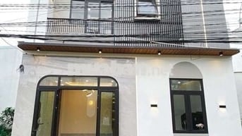 Ô TÔ ĐẬU TRƯỚC NHÀ - VỊ TRÍ ĐẸP LẮM GẦN KDC HỒNG PHÁT