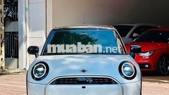 Mini Cooper S 5 Door, thơm mùi mới, đi đúng 143 km