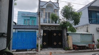 Bán nhà mặt tiền đối diện chợ.