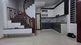 BÁN NHÀ RIÊNG BÁT KHỐI 30M2 - LONG BIÊN.