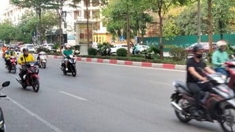 Bán 950m2 đất mặt phố Nguyễn văn Cừ,  mt;50m, giá 86 tỷ 