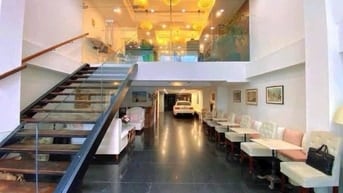KHÁCH SẠN 10 PHÒNG GIÁ 8 TỶ 2 ĐƯỜNG LỚN 6M CÁCH ĐƯỜNG 60M VỊ TRÍ ĐẮC Đ