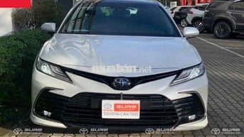 Camry 2.0Q 2022. Hỗ trợ vay 70%. Lướt 24.000km