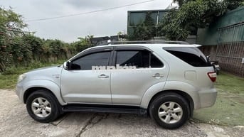 Toyota Fortuner 2010 2.7V 4x4 AT - 220000 km