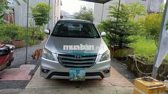 Nhà e muốn bán cái xe Innova 2013, bản E, bác nào