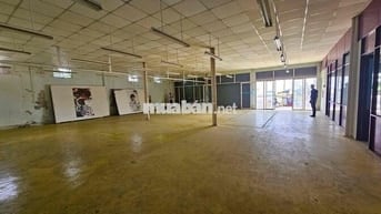 Cho thuê mặt bằng 2 mặt tiền sát Chương Dương . View sông