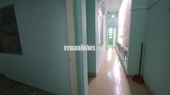 Cho thuê 1 tầng trong nhà nguyên căn 136m2, trung tâm phường TCH Q12
