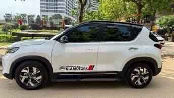 Kia Sonet 2023 Premium 1.5 AT - 12000 km