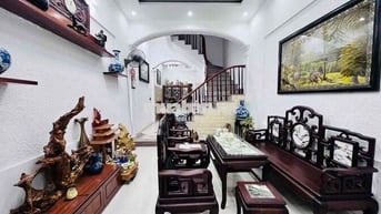 🏡 BÁN NHÀ CẦU GIẤY – LÔ GÓC, NỞ HẬU – 50M RA Ô TÔ – 45m² – HƠN 9 TỶ