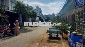 Nhà hóc môn sổ hồng riêng. 1/Tô ký 6. Đường thông 8m.
