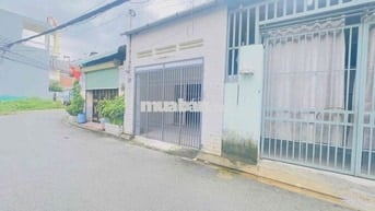 Nhà mặt tiền cấp 4 gác lững gần chợ Đông Hoà, Tp Dĩ An
