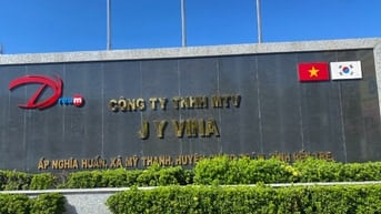 Công nhân may và công nhân hoàn tất