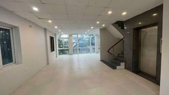 Cho thuê nhà mặt tiền 7m, 4 tầng căn góc có thang máy, 300m ra Hồ Tây