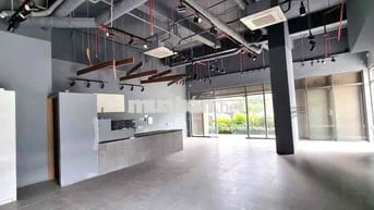 Cho thuê MB shophouse rộng 100m2 ngay Hồng Hà Tân Bình