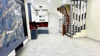 Bán nhà phố Nam Dư - Ô tô đỗ cổng - Nhà 5 tầng mới. Giá: 6,2 tỷ