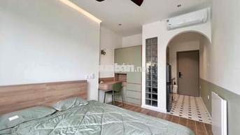 Căn hộ mới new 100% 1PN ban công thoáng mát, full nội thất, máy giặt