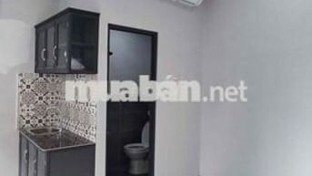 Phòng có sẵn máy lạnh, kệ bếp, sạch sẽ, thoáng mát, sát cầu chữ Y,..
