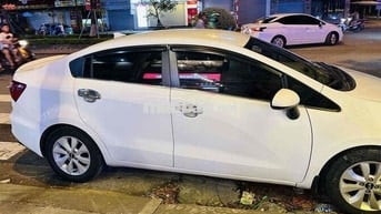 Kia Rio 2015 1.4 AT Sedan - 135000 km