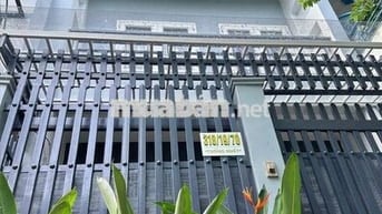 nhà 3 tầng 48 mét vuông 3 phòng ngủ đường Thống nhẩt khu yên tĩnh. giấ